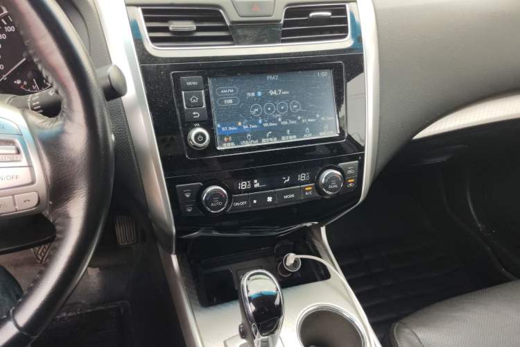 Used Nissan Teana 2016 Revised Version 2.0L XL Comfort Edition Audio And AC Panel