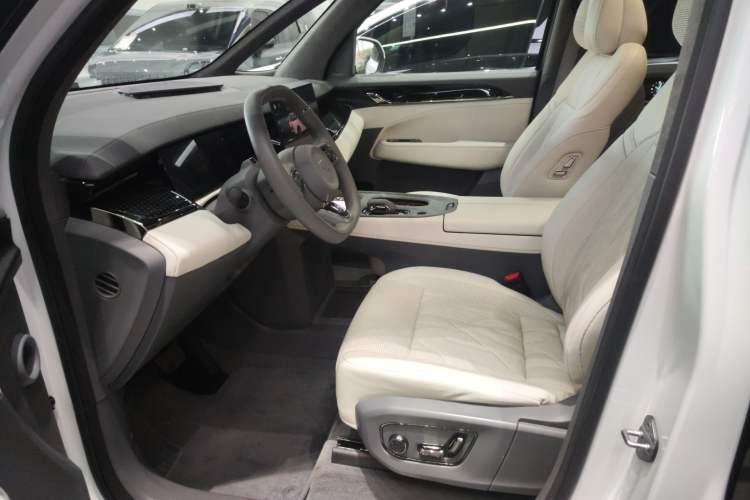 Used Zeekr 009 2024 7-Seater Aisle Version 108 kWh Left Front Seat