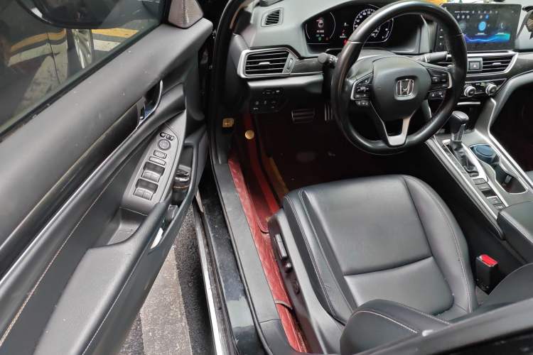 Used Honda Accord 2022 260TURBO Phantom Night · Prestige Edition Driver Seat