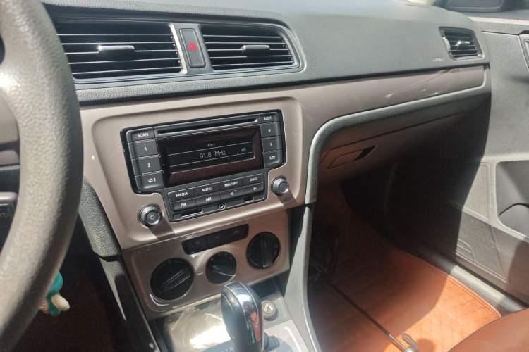 Used Volkswagen Lavida 2013 Revised Classic 1.6L Automatic Fashion Edition
