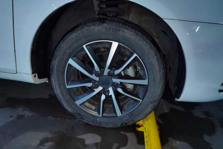 Used Geely Auto Emgrand 2019 Leading Edition 1.5L Manual Upgraded Connectivity Model China VI Standard
