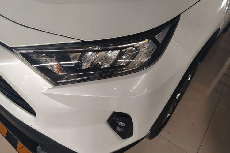 Used Toyota RAV4 2023 2.0L CVT Two-Wheel Drive Fashion Edition
