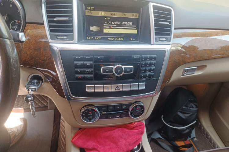 Used Mercedes-Benz M-Class 2012 ML 350 Sport Edition Audio And AC Panel