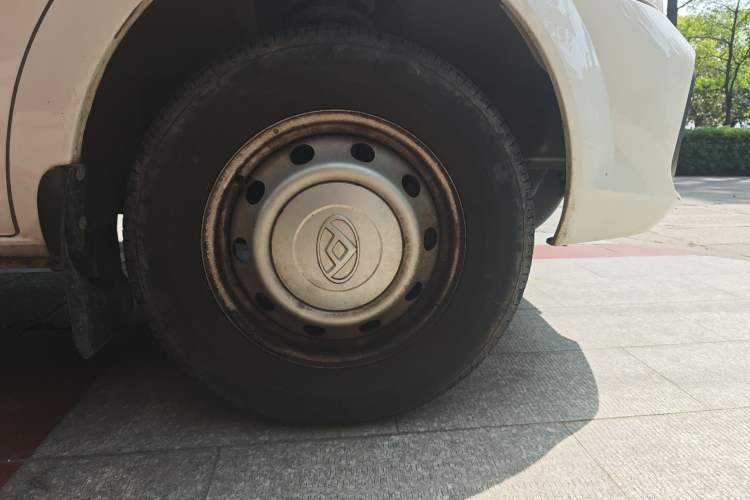 Used SAIC MAXUS Xintu V80  Right Front Wheel Hub