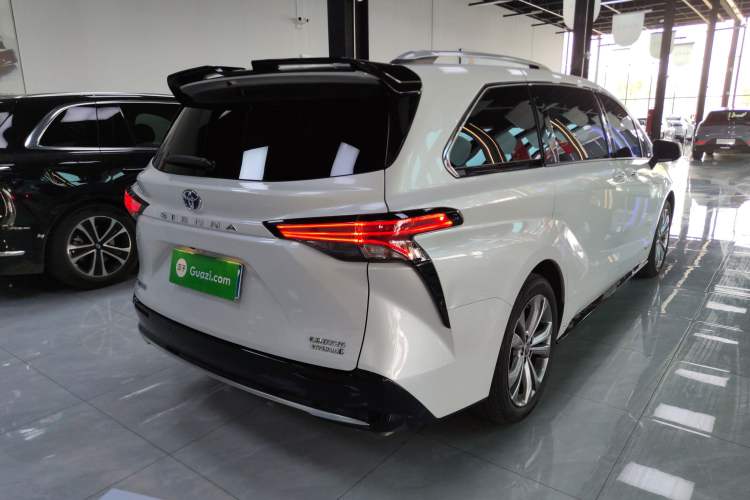 Used Toyota SIENNA 2023 2.5L Hybrid Deluxe Edition
