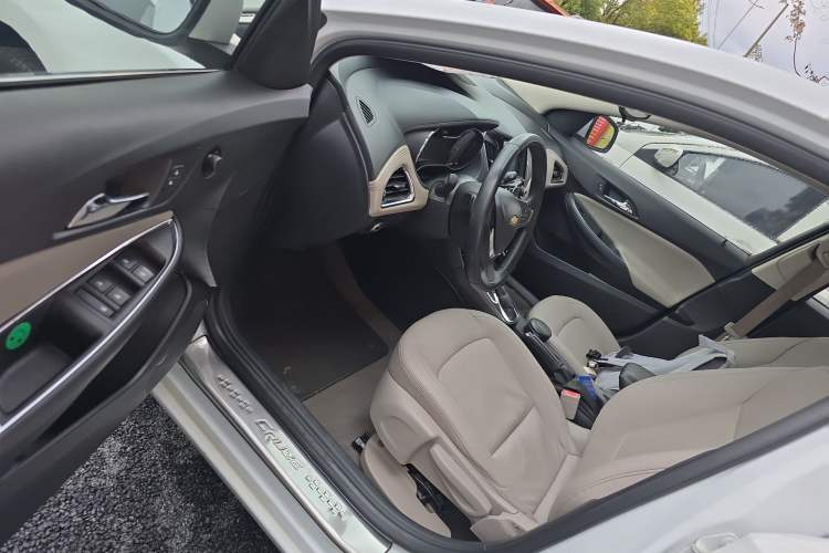 Used Chevrolet Cruze 2015 1.4T DCG Luxury Edition Driver Seat