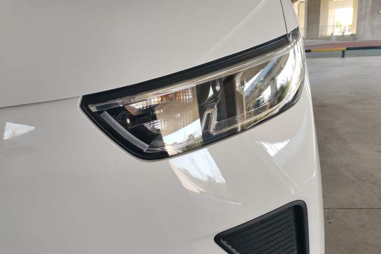 Used Wuling Yangguang 2024 300KM Comfort Version Passenger Van 75kW
