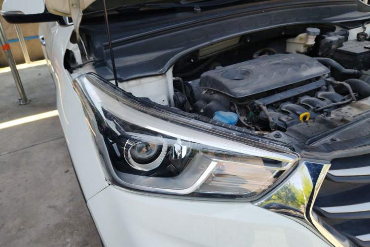 Used Hyundai ix25 2017 1.6L Automatic Smart Version Right Front Headlight