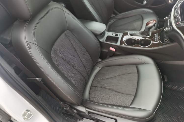 Used Buick Verano 2018 Sedan 20T Dual-Clutch Leading Model Right Front Seat