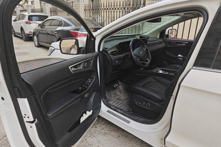 Used Ford Edge 2021 PLUS EcoBoost 245 Two-Wheel-Drive Titanium 7-Seater
