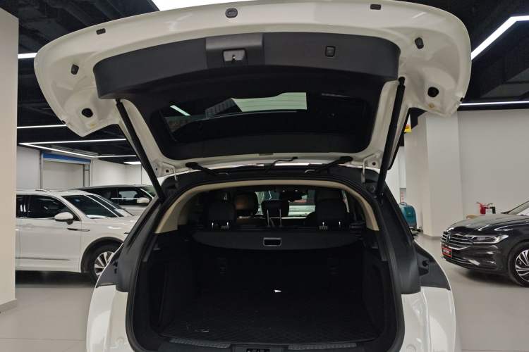 Used Lincoln Corsair 2023 2.0T Two-Wheel Drive Luxury Edition Trunk