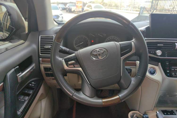 Used Toyota Land Cruiser 