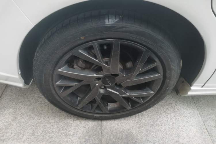 Used Dongfeng Aeolus Yixuan 2020 230T Automatic Xuanyao Track Edition Right Rear Wheel Hub