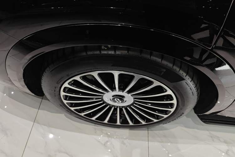 Used Hima AITO M8 2025 Extended-Range Ultra Version 53.4 kWh 6-Seater Edition Right Rear Wheel Hub