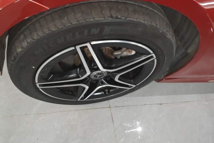 Used Mercedes-Benz E-Class 2021 E 260 Stylish Sports Edition Left Front Wheel Hub