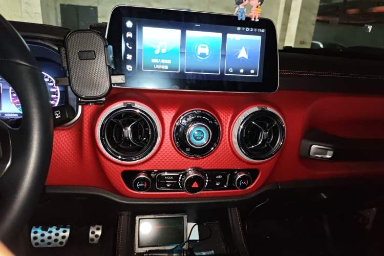 Used BAIC Off-Road BJ40 2023 2.0D Automatic Four-Wheel Drive Blade Hero Edition Adventurer Type Audio And AC Panel