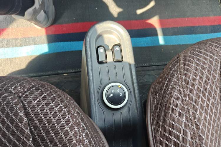 Used Wuling Hongguang MINIEV 2021 Macaron Sandwich Model 120 km Lithium Iron Phosphate Gear Lever