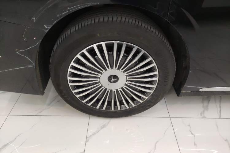 Used VOYAH Dream 2025 PHEV Four-Wheel Drive Prestige Kunpeng Edition