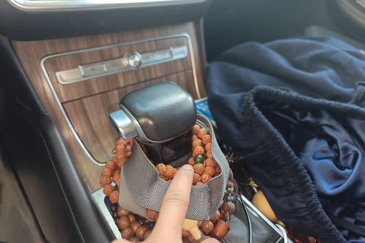 Used Roewe RX8 2018 30T Smart Connectivity Two-Wheel Drive Flagship Edition
