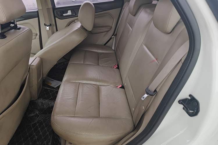 Used Ford Focus 2013 Hatchback Classic 1.8L Manual Fashion Edition
