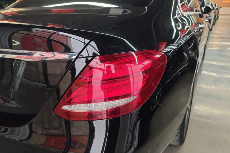 Used Mercedes-Benz E-Class 2018 Facelift E 300 L Luxury Edition
