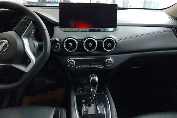 Used Nissan X-Trail 2025 Honor 2.0L Two-Wheel Drive Leading Edition Audio And AC Panel