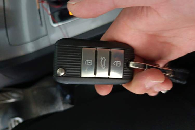 Used Roewe RX5 2016 20T Two-Wheel Drive Automatic Internet Smart Edition
