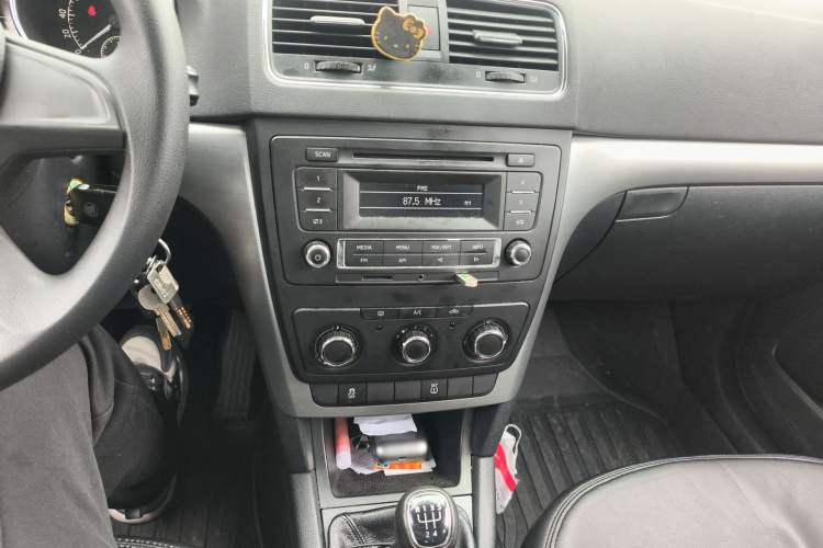 Used Skoda Yeti 2014 1.4TSI Manual Explore Edition Audio And AC Panel