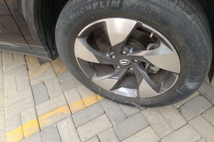 Used GAC Trumpchi GS8 2021 390T Two-Wheel-Drive Dark Knight Edition Right Front Wheel Hub