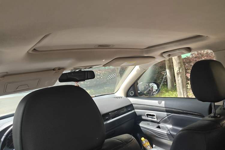 Used Mitsubishi Outlander 2018 2.0L Two-Wheel-Drive Jiale Edition 7-Seater