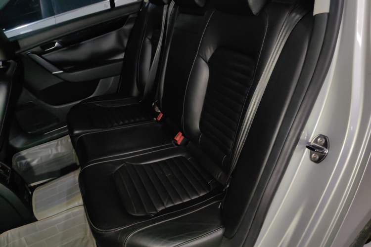 Used Volkswagen Magotan 2012 Revised 1.8TSI Luxury Version Left Rear Seat