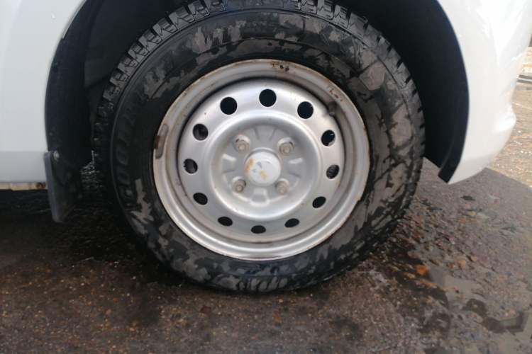 Used Wuling Rongguang V 2015 1.2L Practical Model
