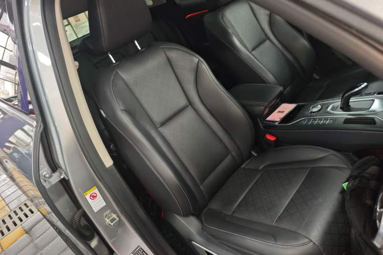 Used Wey VV6 2021 2.0T Two-Wheel Drive Smart Plus
