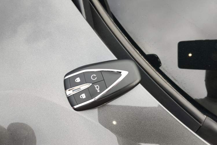 Used Changan UNI-V 2022 1.5T Prestige Version