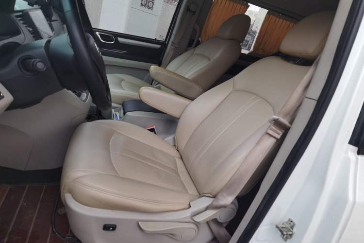 Used SAIC MAXUS G10 2015 2.0T Automatic Anniversary Edition