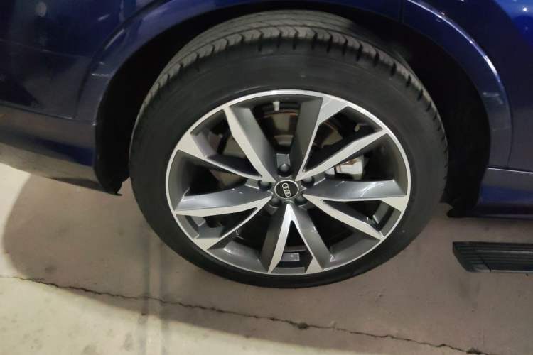 Used Audi Q7 2021 55 TFSI quattro S line Sport model
