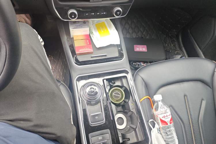 Used Ford Edge 2021 PLUS EcoBoost 245 Two-Wheel-Drive Platinum Edition 5 Seats Gear Lever