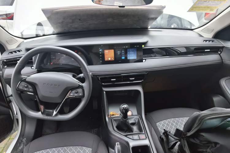 Used Roewe i5 2026 Model 1.5L Manual Comfort Version Center Console