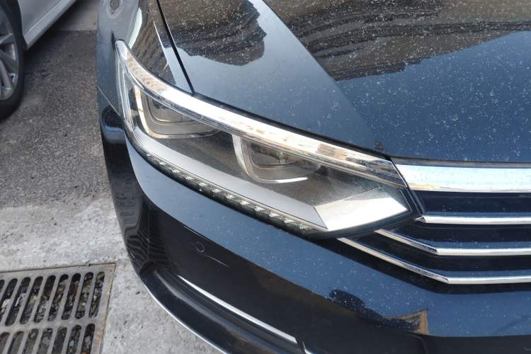 Used Volkswagen Magotan 2018 380TSI DSG Luxury Model Right Front Headlight