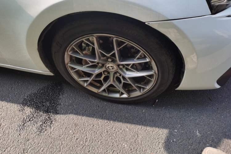 Used Lexus IS 2017 300 F SPORT Edition Right Front Wheel Hub