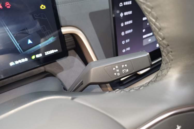 Used Dongfeng eπ eπ008 2025 210 Ultra Range-Extended Version 5 Seats
