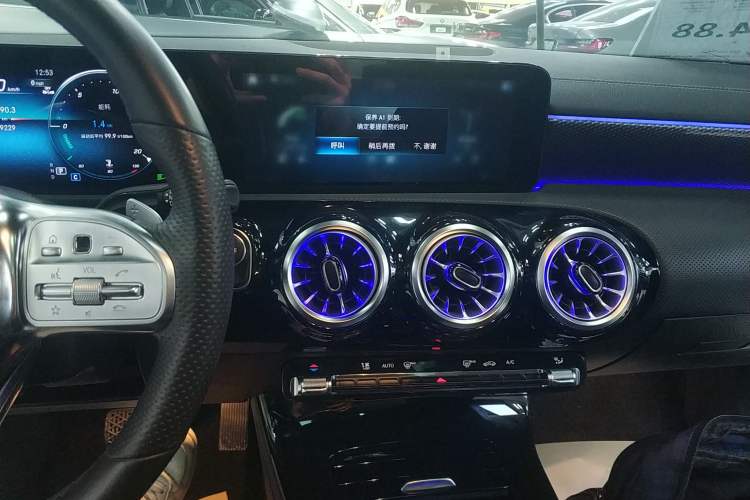 Used Mercedes-Benz A-Class 2022 Revised Version A 200 L Sport Sedan Fashionable Style