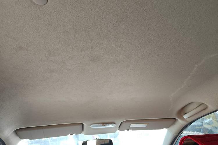 Used Venucia R50 2015 1.6L Manual Fashion Edition