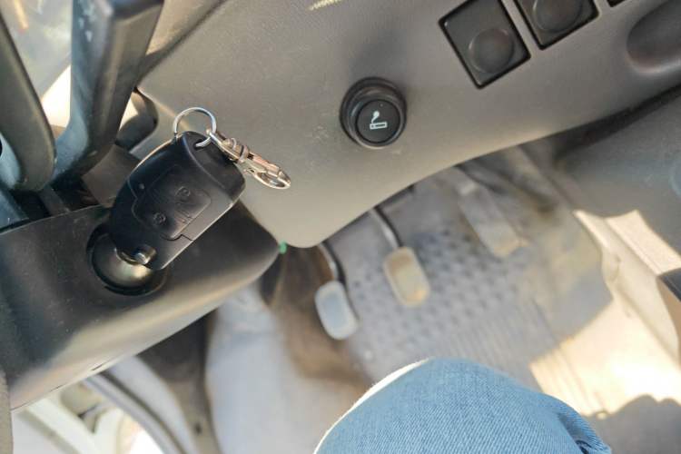 Used JMC Transit 2017 2.8T Commercial Version Short Wheelbase Mid-Roof 6/7/8-Seater JX493 Vehicle Key