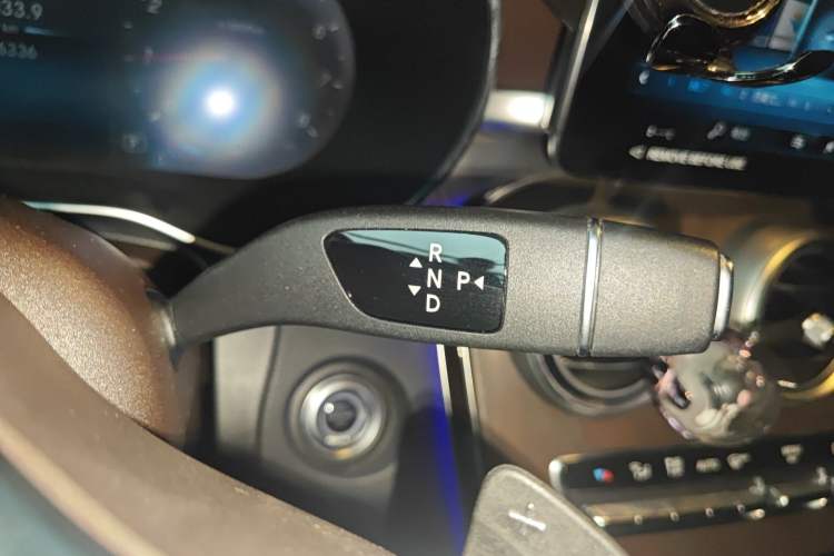 Used Mercedes-Benz GLC 2022 Refreshed GLC 300 L 4MATIC Dynamic Edition Gear Lever