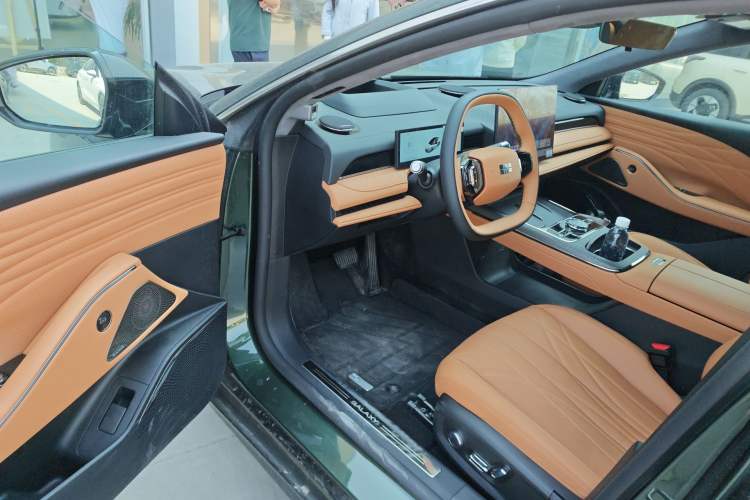 Used Geely Galaxy 8 2025 130km EM-P Starship Edition
