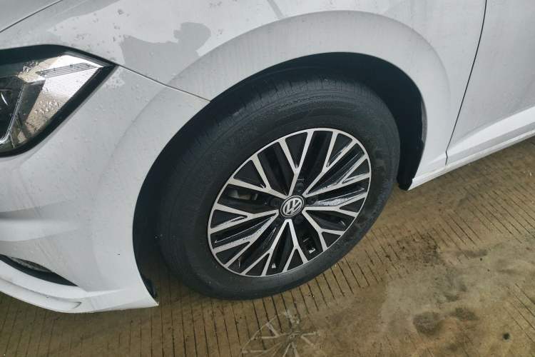 Used Volkswagen Sagitar 2020 280TSI DSG Comfort Version China VI Standard Left Front Wheel Hub