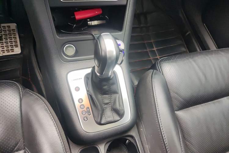 Used Volkswagen Tiguan 2015 1.8TSI Automatic All-Wheel-Drive Luxury Model Gear Lever