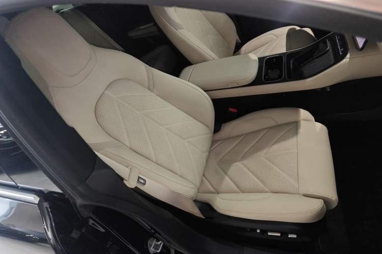 Used Nio ET5T 2025 75 kWh Touring Right Front Seat