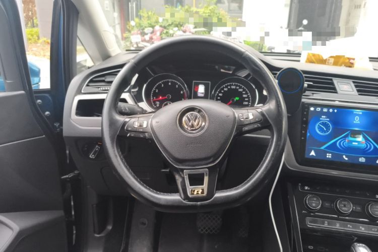 Used Volkswagen Touran 2016 Volkswagen Touran L 280TSI DSG Luxury Edition Steering Wheel
